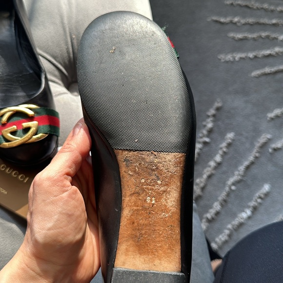 CLASSIC GUCCI FLATS WITH ICONIC COLOR STRAPS. SPECIAL HEEL PROTECTION - Picture 6 of 11